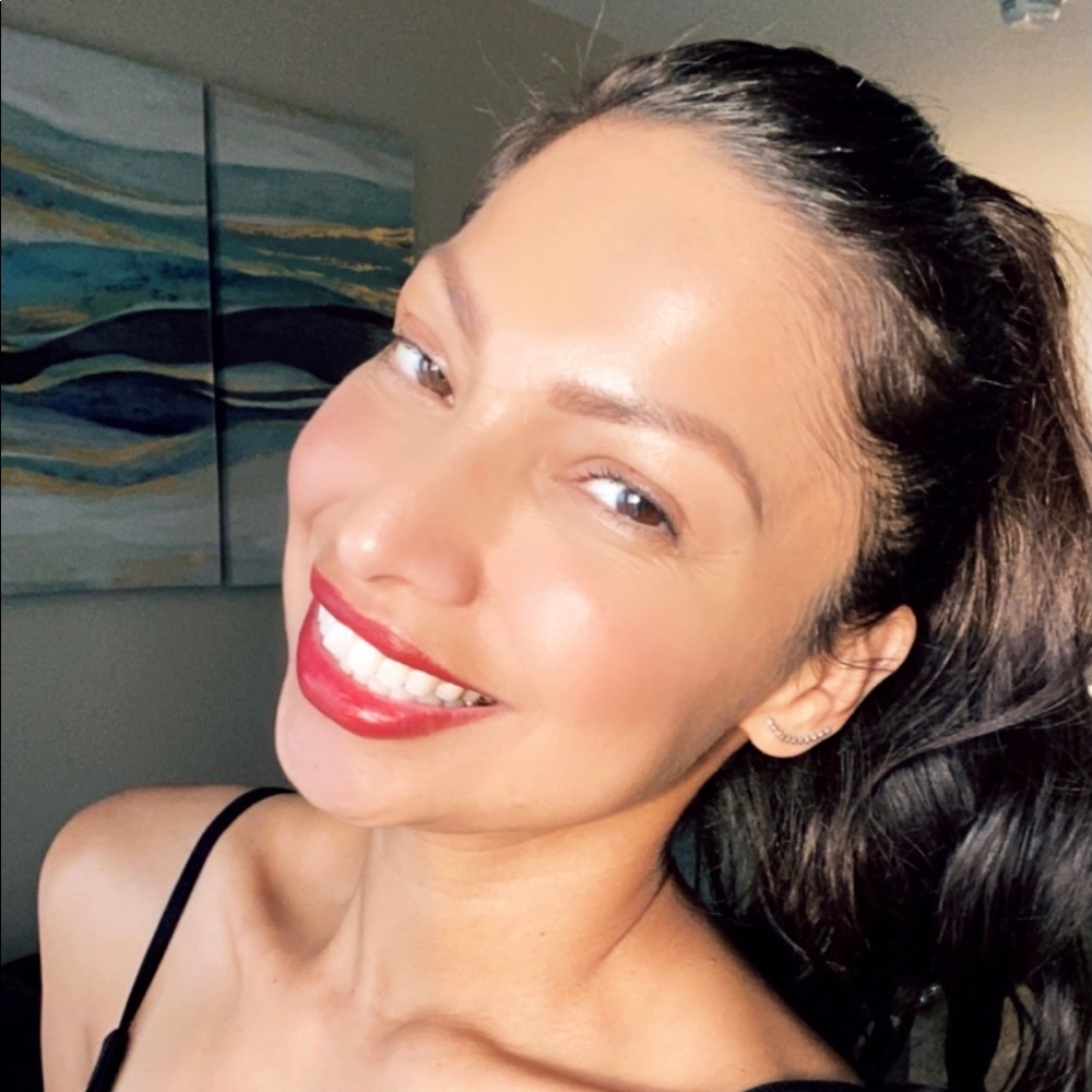 Meet your Posher, Claudia